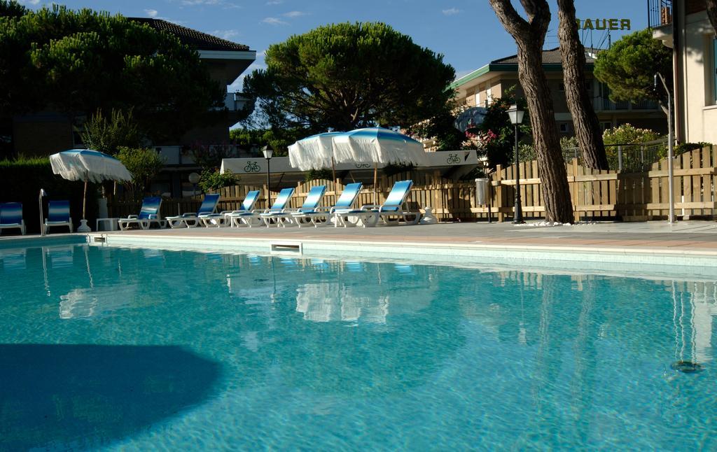 Hotel Bauer & Sporting Lido di Jesolo Exterior photo