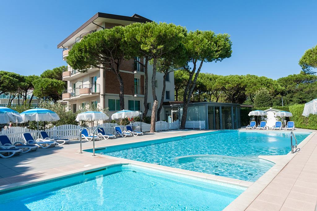 Hotel Bauer & Sporting Lido di Jesolo Exterior photo